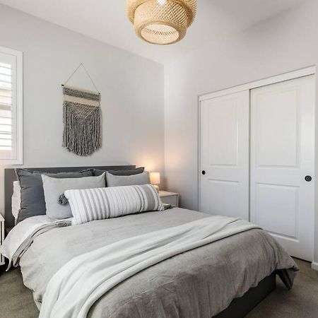 Goode Homes Luxury Villa With Community Pool And Spa Santa Clarita Exterior photo