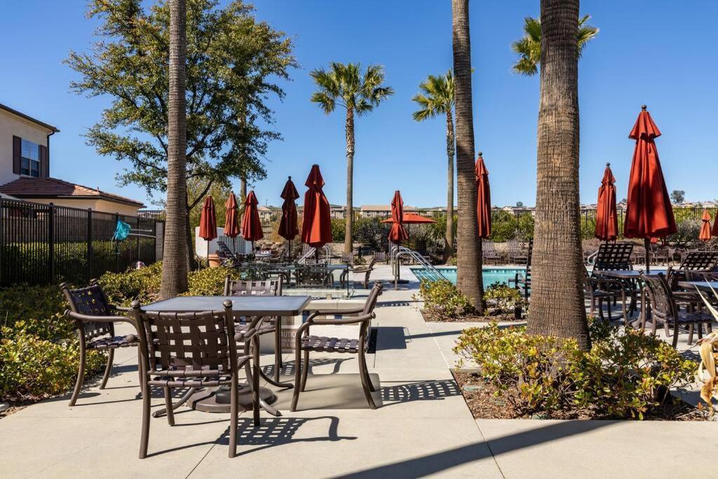 Goode Homes Luxury Villa With Community Pool And Spa Santa Clarita Exterior photo