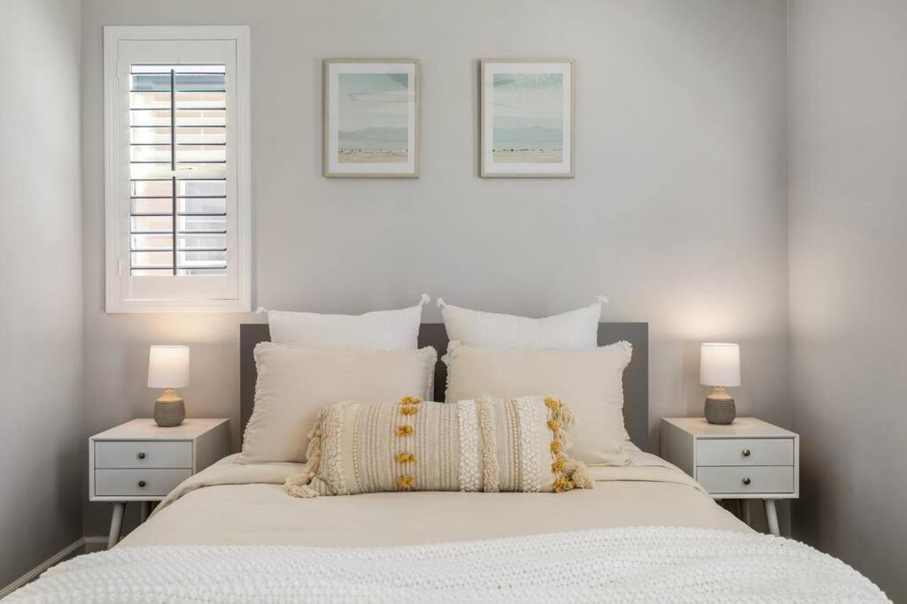 Goode Homes Luxury Villa With Community Pool And Spa Santa Clarita Exterior photo