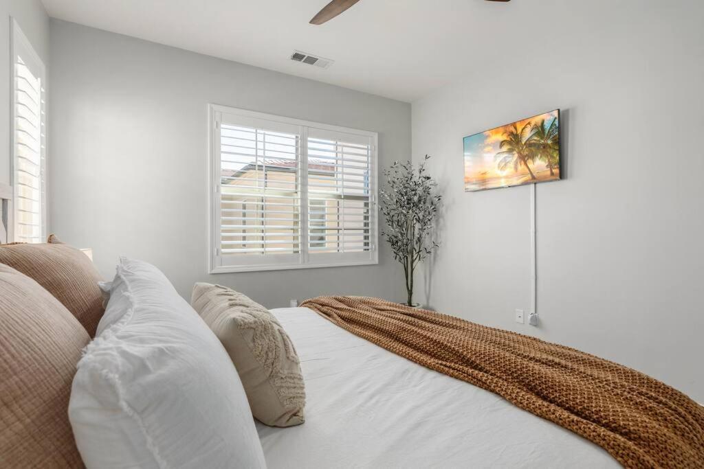 Goode Homes Luxury Villa With Community Pool And Spa Santa Clarita Exterior photo