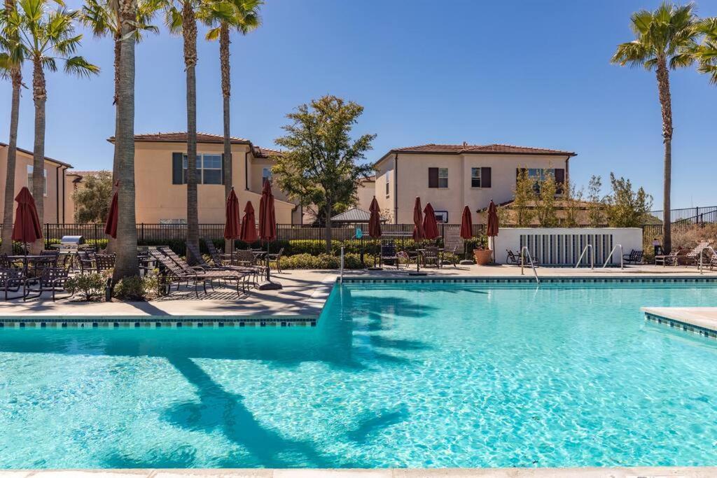 Goode Homes Luxury Villa With Community Pool And Spa Santa Clarita Exterior photo