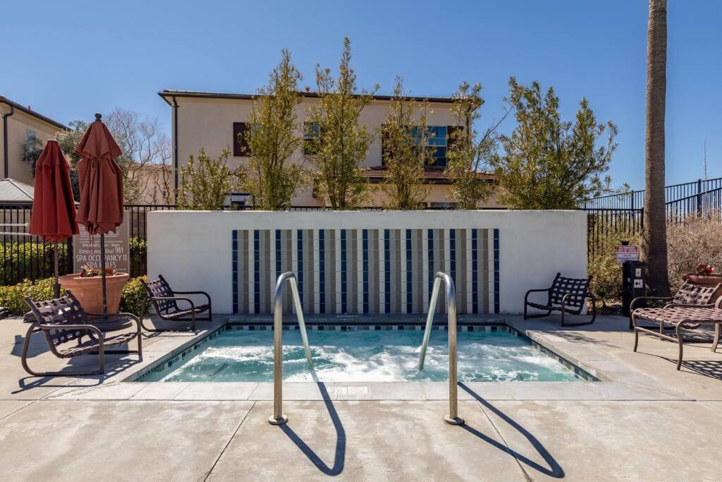 Goode Homes Luxury Villa With Community Pool And Spa Santa Clarita Exterior photo